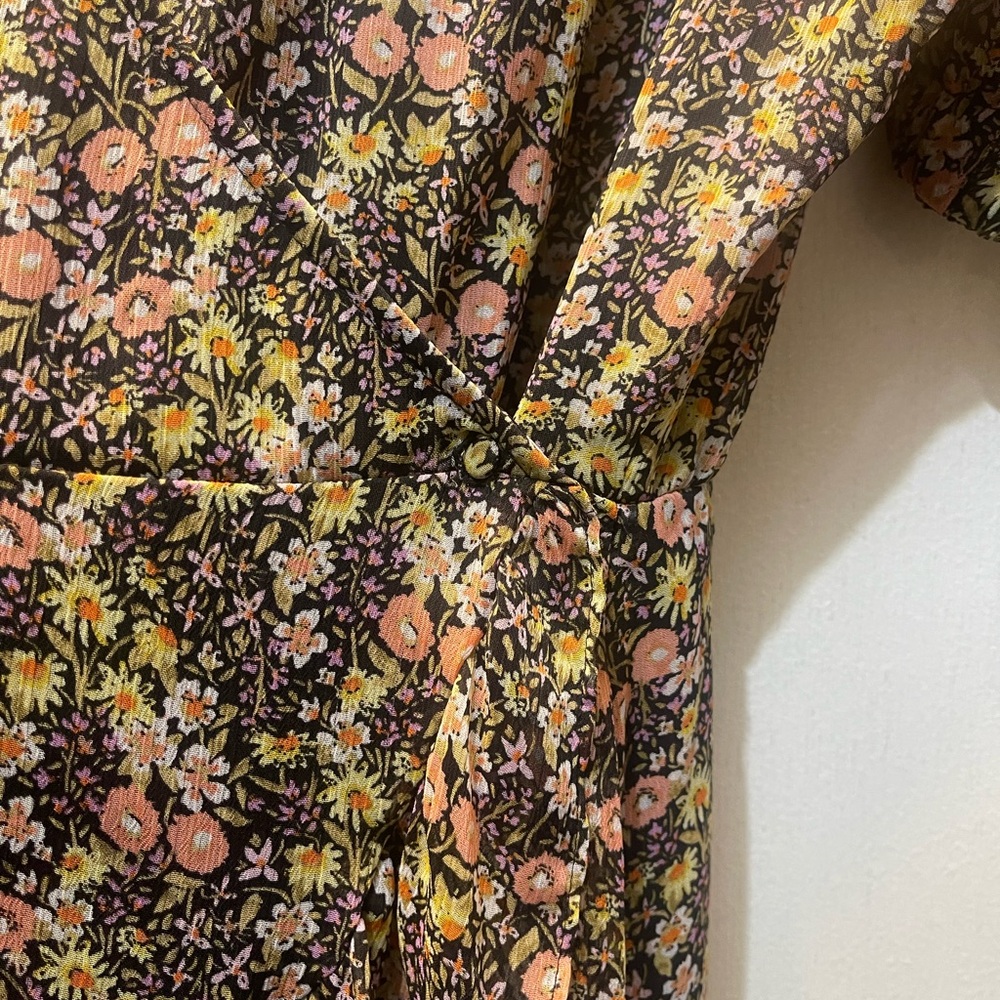 Lauren Conrad size Large wrap dress - Picture 5 of 6